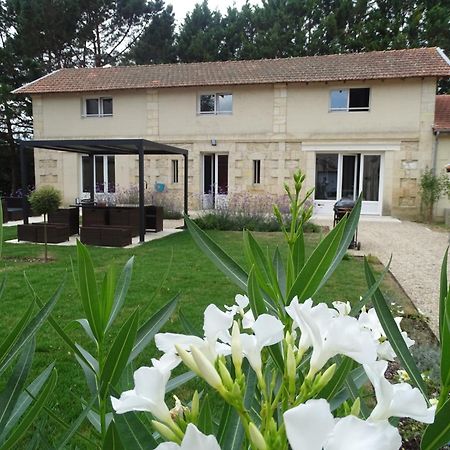 Villa Entiere Du Chateau Lacroix De Civrac 3 Ch, 3 Sdb, Piscine Xxl,Sauna, 4 Etoiles,7 Pers Kültér fotó