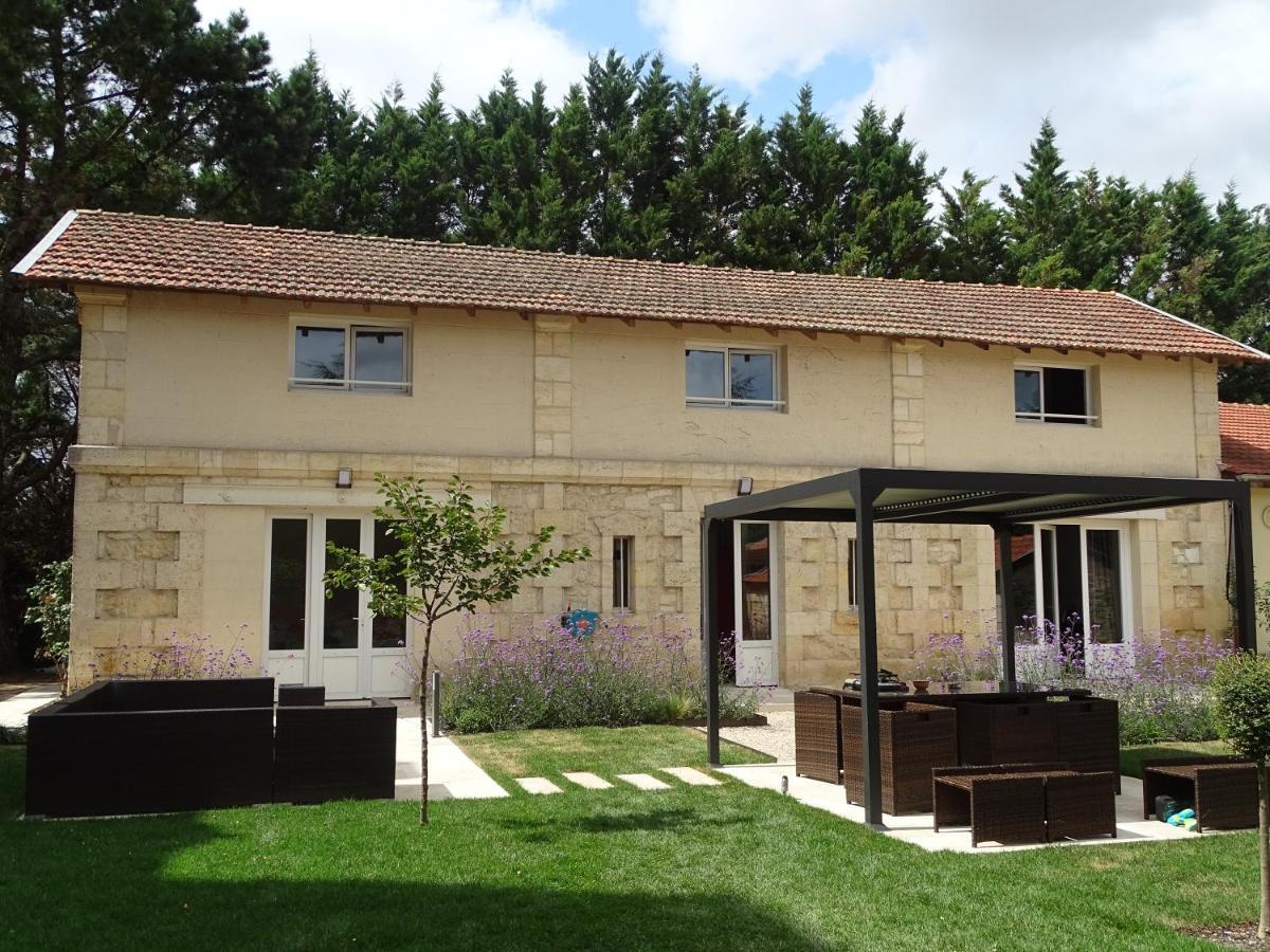 Villa Entiere Du Chateau Lacroix De Civrac 3 Ch, 3 Sdb, Piscine Xxl,Sauna, 4 Etoiles,7 Pers Kültér fotó