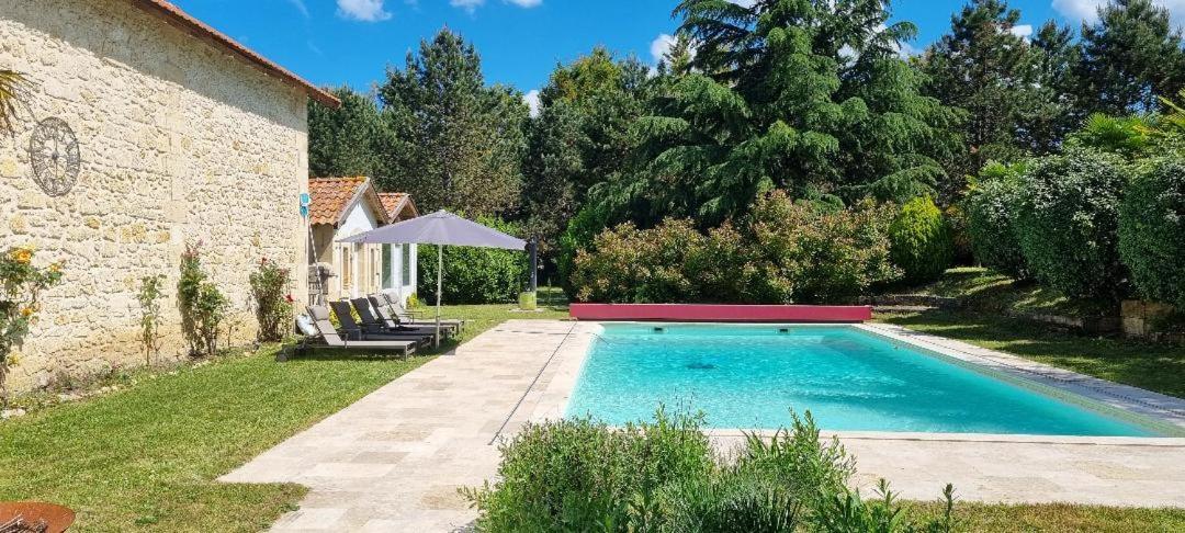 Villa Entiere Du Chateau Lacroix De Civrac 3 Ch, 3 Sdb, Piscine Xxl,Sauna, 4 Etoiles,7 Pers Kültér fotó