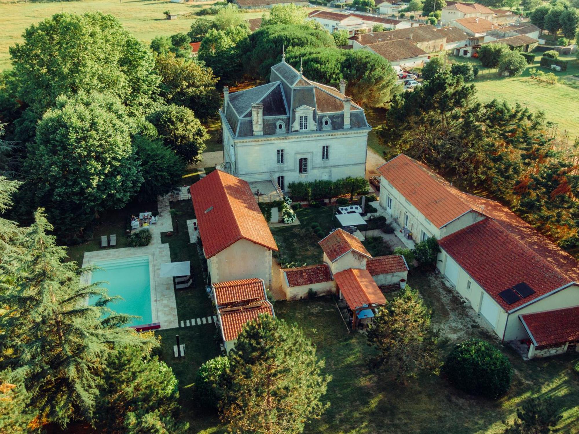 Villa Entiere Du Chateau Lacroix De Civrac 3 Ch, 3 Sdb, Piscine Xxl,Sauna, 4 Etoiles,7 Pers Kültér fotó
