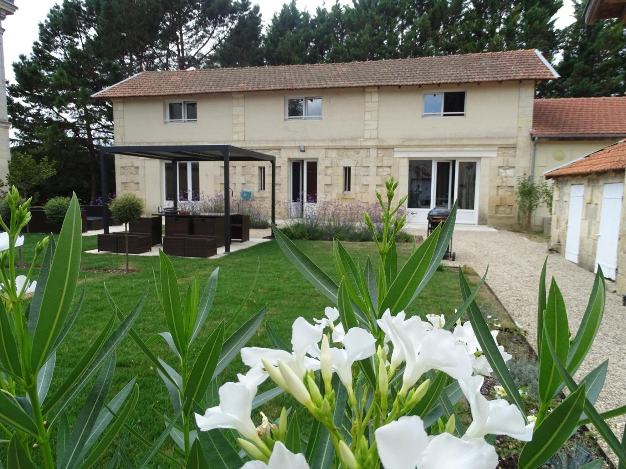 Villa Entiere Du Chateau Lacroix De Civrac 3 Ch, 3 Sdb, Piscine Xxl,Sauna, 4 Etoiles,7 Pers Kültér fotó